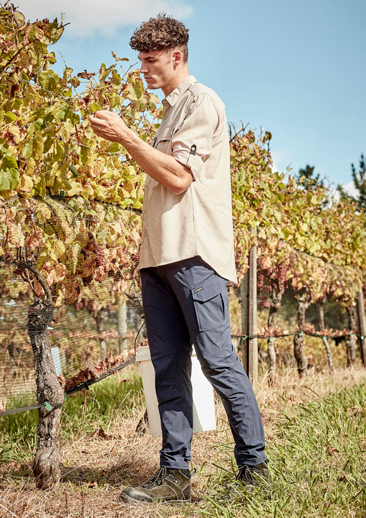 Mens Lightweight Outdoor Pant in Navy