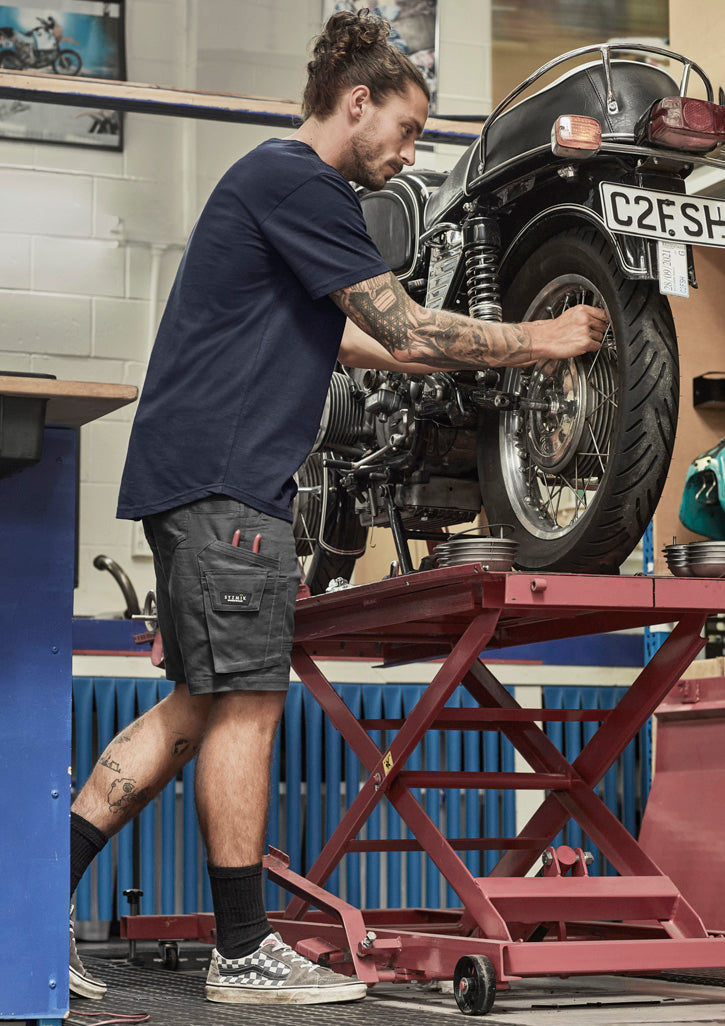 Mens Rugged Cooling Stretch Short in Charcoal