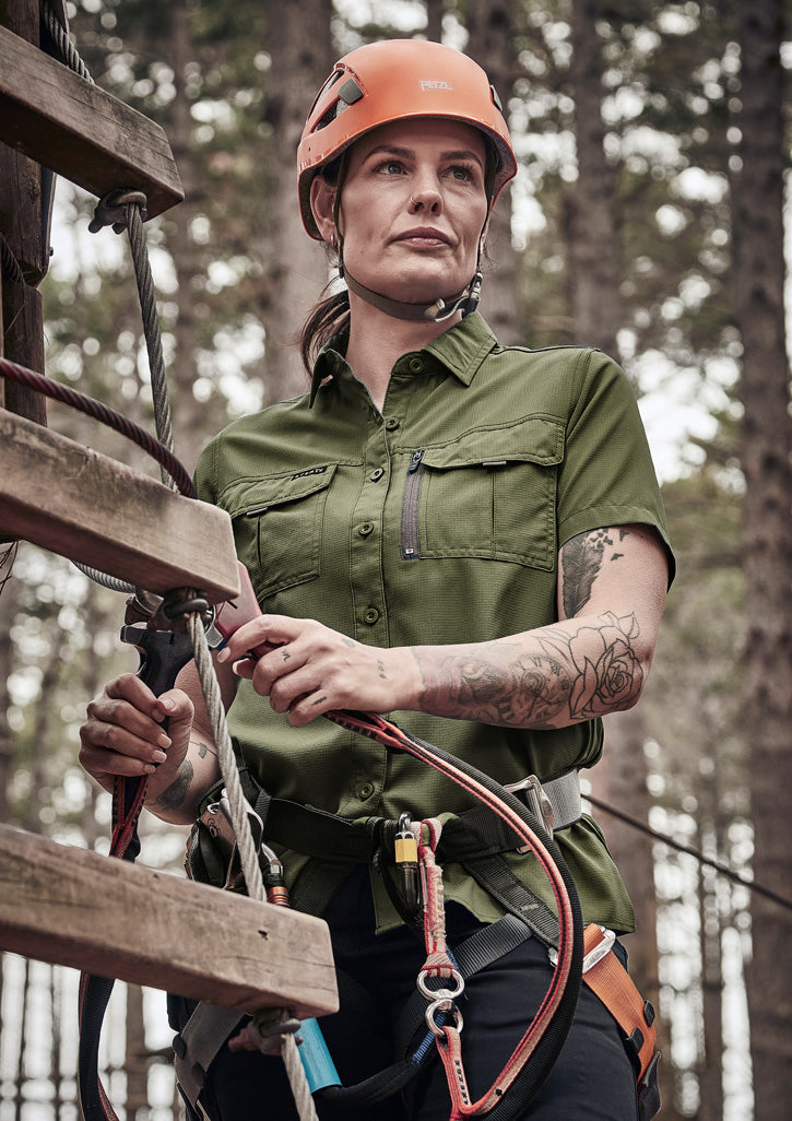 Womens Outdoor Short Sleeve Shirt in Army